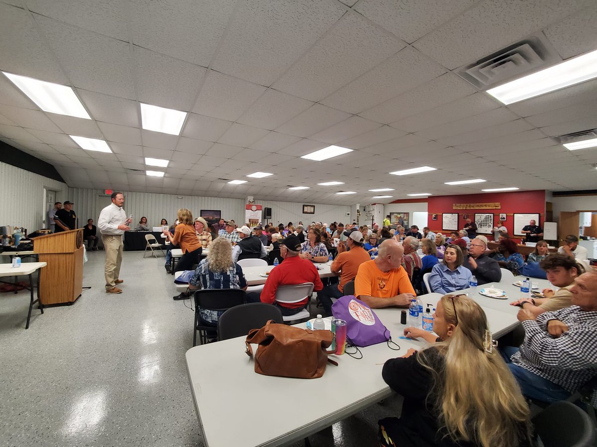 CherokeeNation's tweet photo. Wado to all who came out to visit with our tribal leaders, learn about the programs we offer and hear about the amazing work going on in the Cherokee Nation! #CherokeeGoodness #CherokeeCommunity #ᏣᎳᎩᏍᎦᏚᎩ https://t.co/ysr5iYBusX