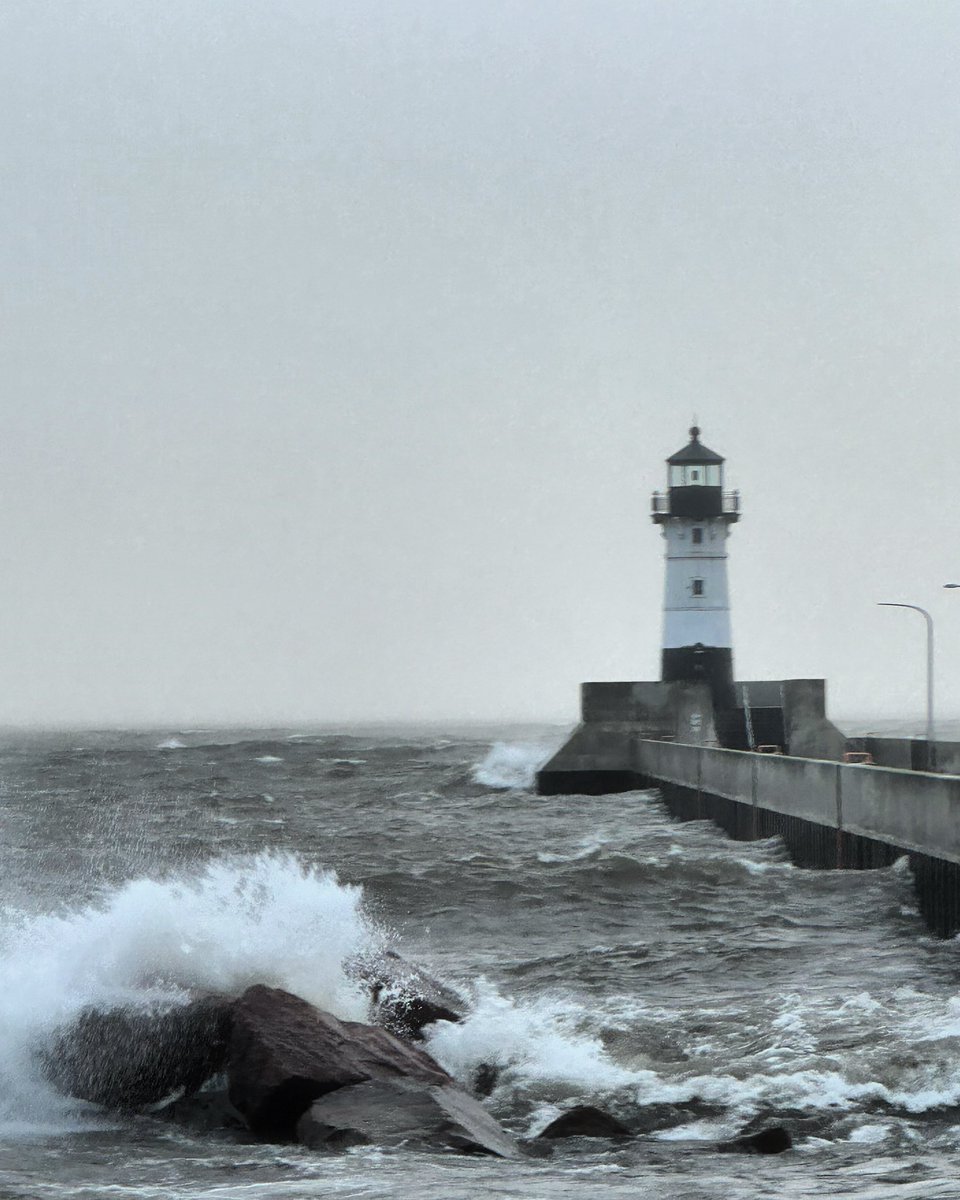 JonPChappuis's tweet photo. Even during the life’s storms, you can be the light for someone. 
#storm 
#Lighthouse 
#Duluth 
#CanalPark 
# https://t.co/u4Zi7tAKVM