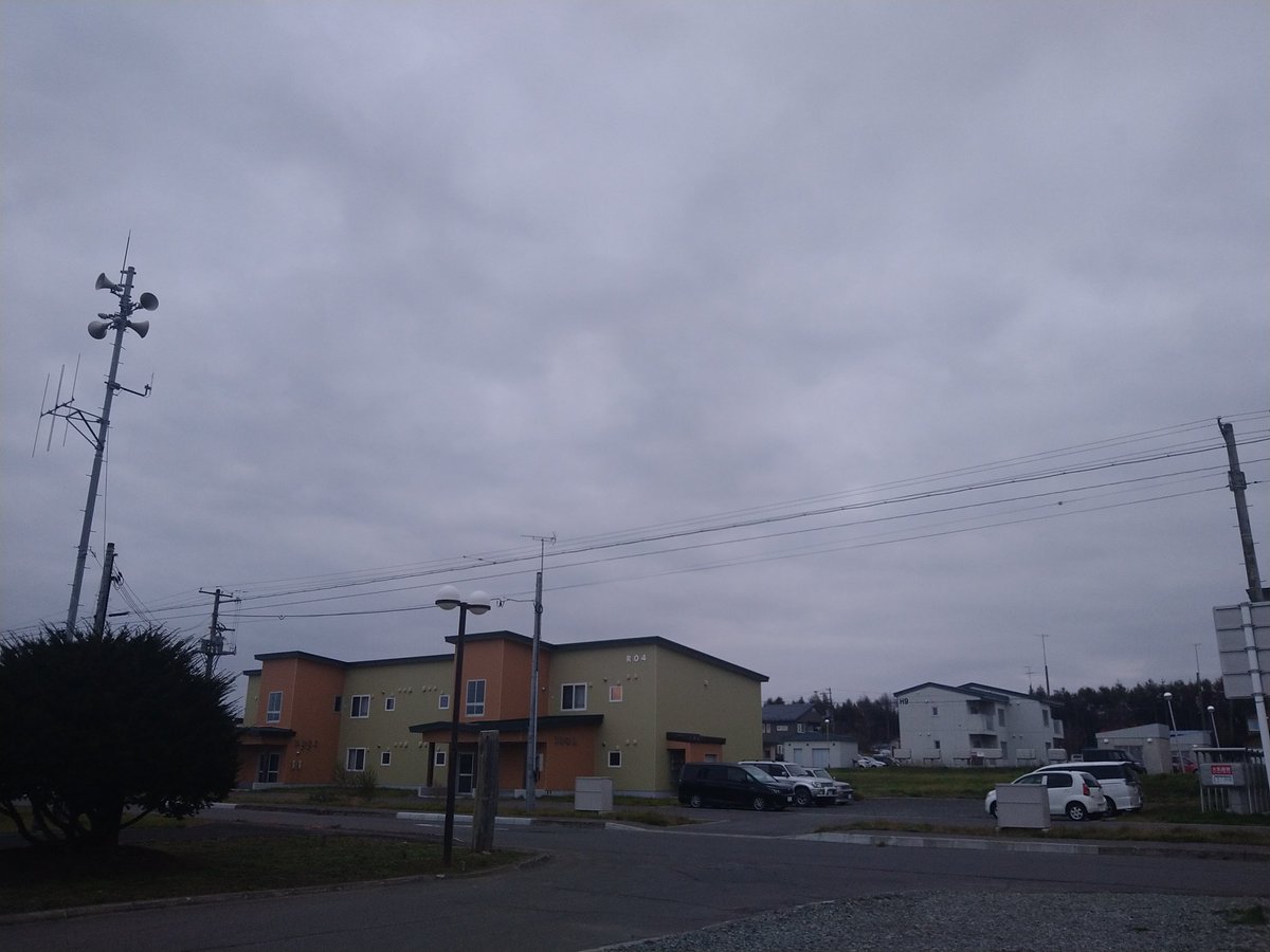 shigesan1975jp's tweet photo. おはようございます🙇

今朝の #天気 は、#曇り ☁
最高気温は14℃🌡
最低気温は10℃の予想、現在11℃🌡

雲優勢の朝☁

雨の降りやすく、強雨や雷雨、突風、雹の恐れも⛈️
お出かけの際は、注意を⚠️

昼も、少し肌寒い体感🥶

宜しくお願いします🙇

#イマソラ #天候 #空模様
#北海道 #浜中町 #道東 https://t.co/KWTpQZSRVM