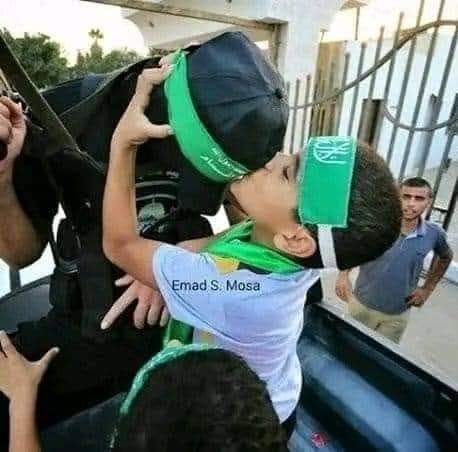 Nevergiveup2o24's tweet photo. والله إنها ليلة من ليالي الله 
تنزل فيها الملائكة 
تقاتل وتثبت المؤمنين 
وترعب الكافرين 
اللهم نصرك الذي وعدت
#غزة_الآن https://t.co/HS22LzrnIK