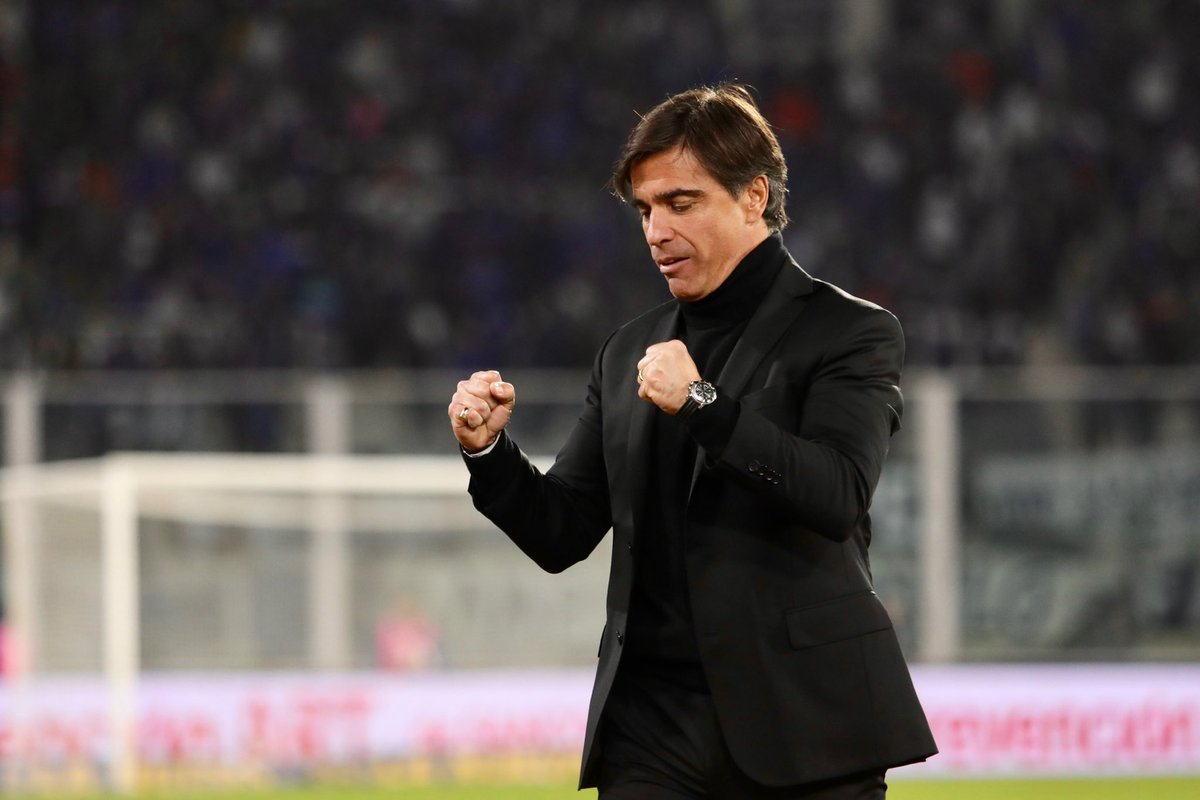 brunewellss's tweet photo. como se extraña a este hombre.
un dt que no se casaba con nadie, pidio a arboleda se mando unas cagadas y lo metió en el banco.
te planificaba los partidos según el rival, y nos hizo creer competitivo con un equipo medio pelo.
#volvearchu 😞❤️🖤 https://t.co/hIygAnlvPT