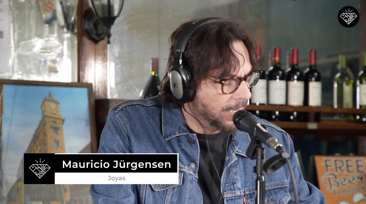 BorisKuleba's tweet photo. 🧵 *Digo "gratis", porque de todos modos la productora de eventos en que se convirtió el municipio ya contrata "rostros" televisivos.
El periodista Mauricio Jurgensen (ex-la Voz de los que Sobran) lleva dos meses contratado para animar un programa de TV municipal a la semana. https://t.co/P1msJ5OLfs