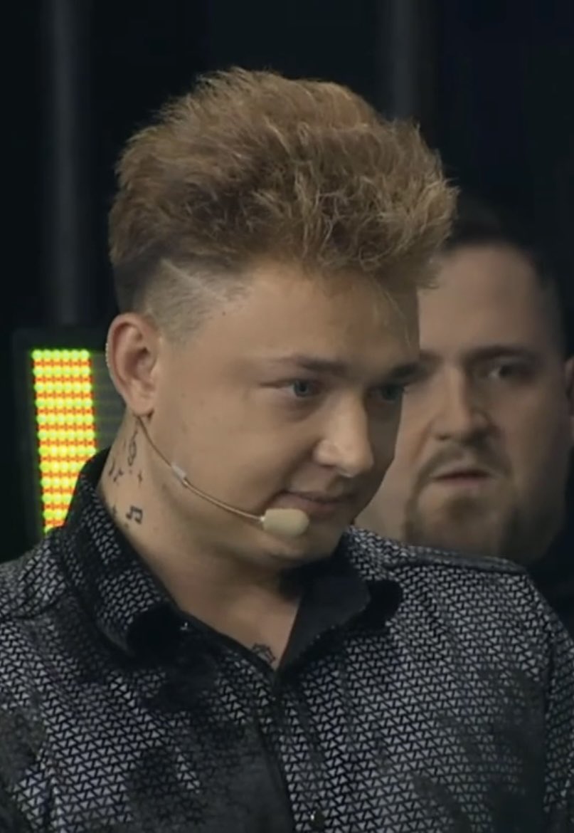 whatcanitell's tweet photo. Czy ktoś jeszcze widzi to podobieństwo? Przecież ten chłop to Gibby z ICarly

#cloutmma #cloutmma2 #nikita #gibby https://t.co/XJPFFCwTOX