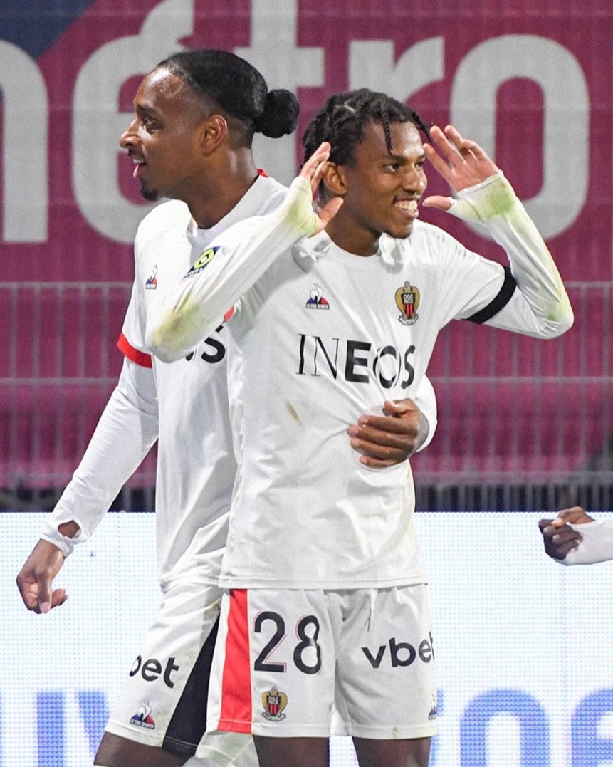 PParlonsfoot's tweet photo. #CF63OGCN
Clermont 0- 1 Nice
Nice, toujours invaincu et de nouveau leader!
En s’imposant à Clermont sur la plus petite des marges, Nice s’offre provisoirement la première place.
📊 Clermont est 17 eme avec 5pts
📊 Nice est 1er avec 22pts
#Ligue1UberEats #ligue1 #3PF #PPPF https://t.co/XMdV7YFpJT