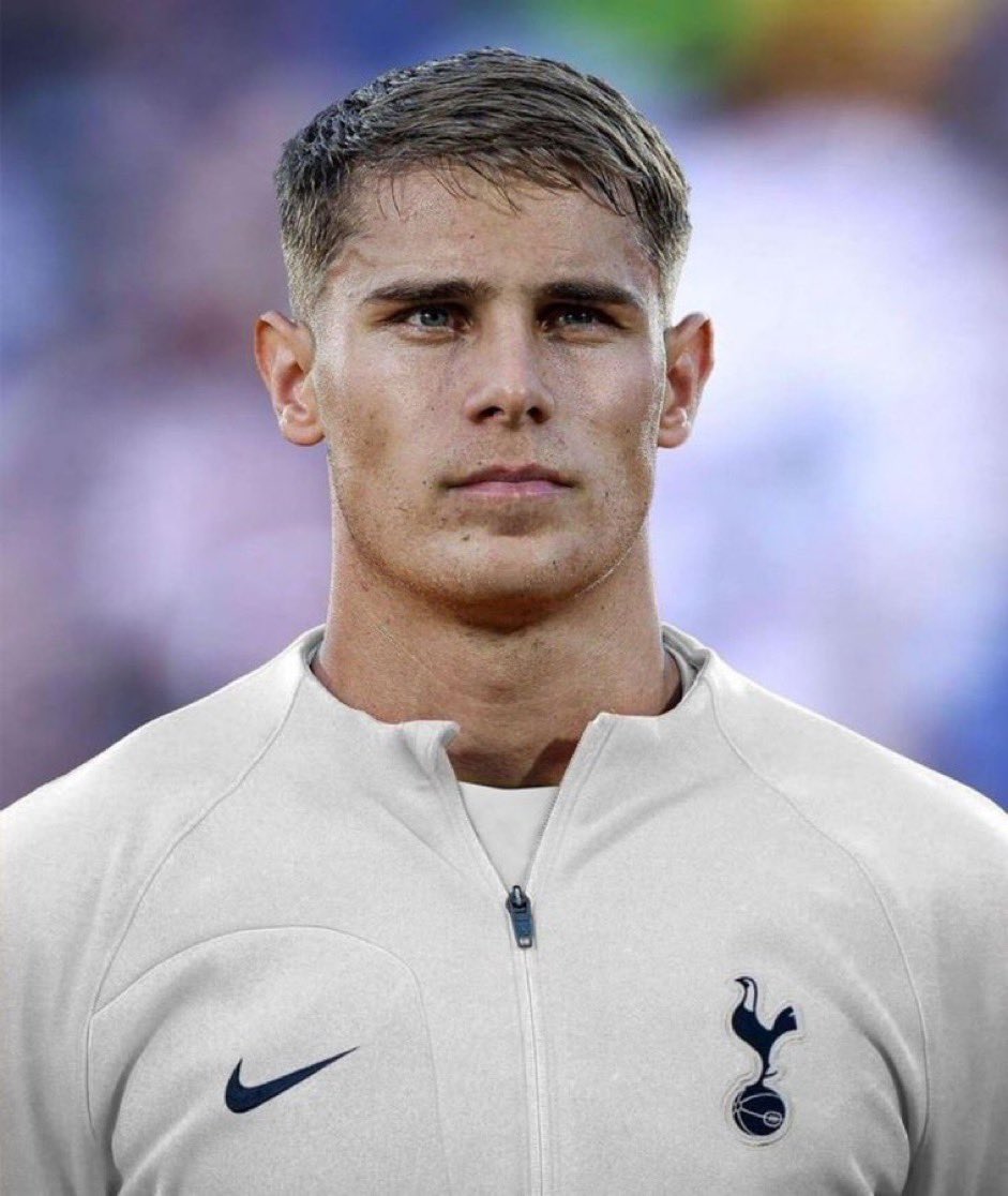 TheSpursWatch's tweet photo. Micky van de Ven vs. Crystal Palace:

110 touches
99% pass accuracy
95/96 passes completed
9/10 passes completed
6/8 ground duels won
4 clearances
2/2 tackles won https://t.co/iMAkpKlNga