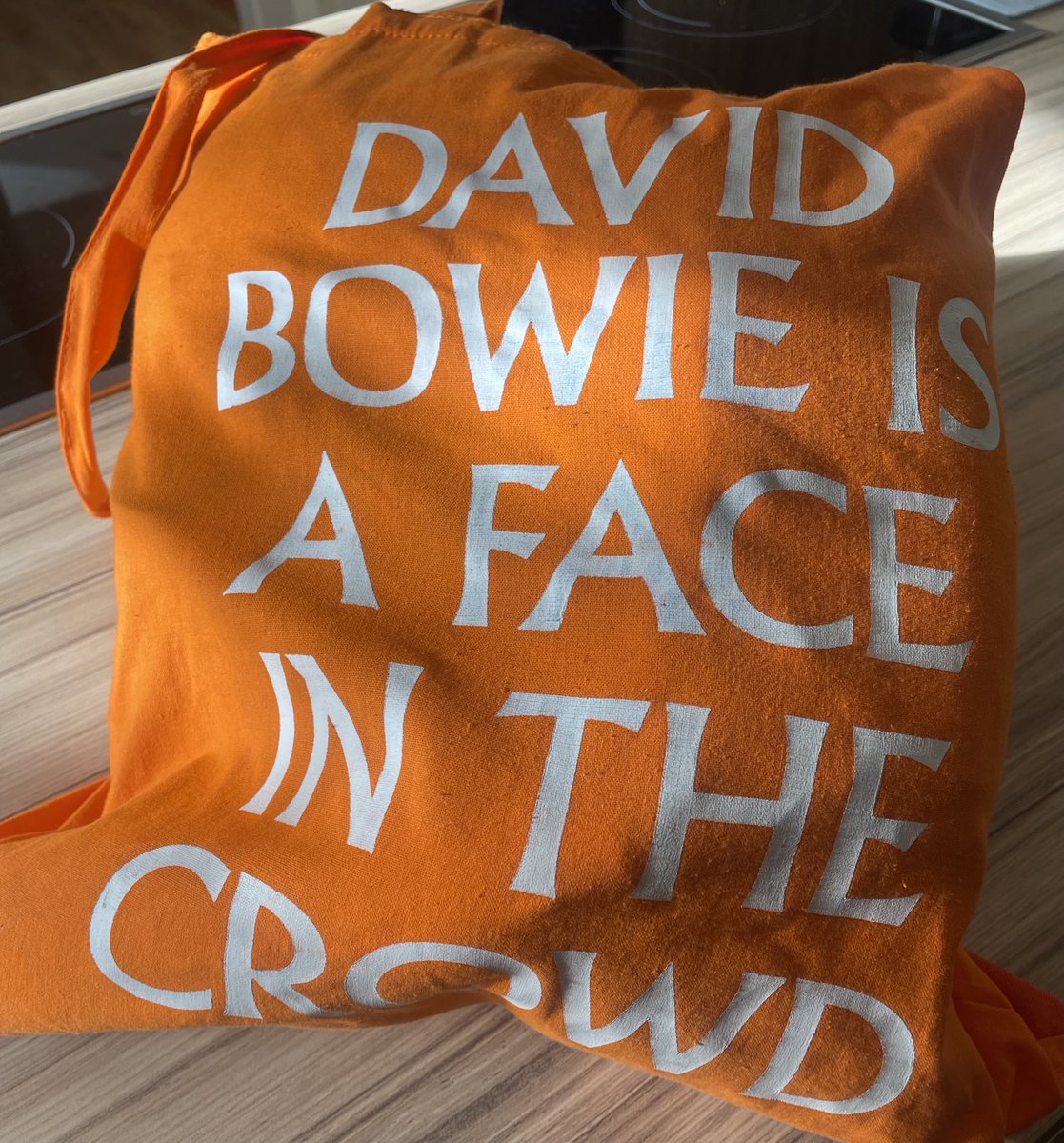 Weird_n_Gilly's tweet image. Shopping this afternoon in my local area
Woman in the grocery shop says ‘So are you a big Bowie fan then?’ 
I wasn’t too sure how she could tell 👨🏻‍🎤⚡️✨ 
#DBIs #V&amp;amp;A