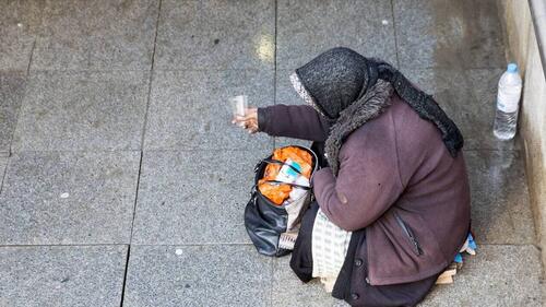 France: au moins 624 personnes SDF sont mortes dans la rue en 2022 limportant.fr/infos-societe/… #Société