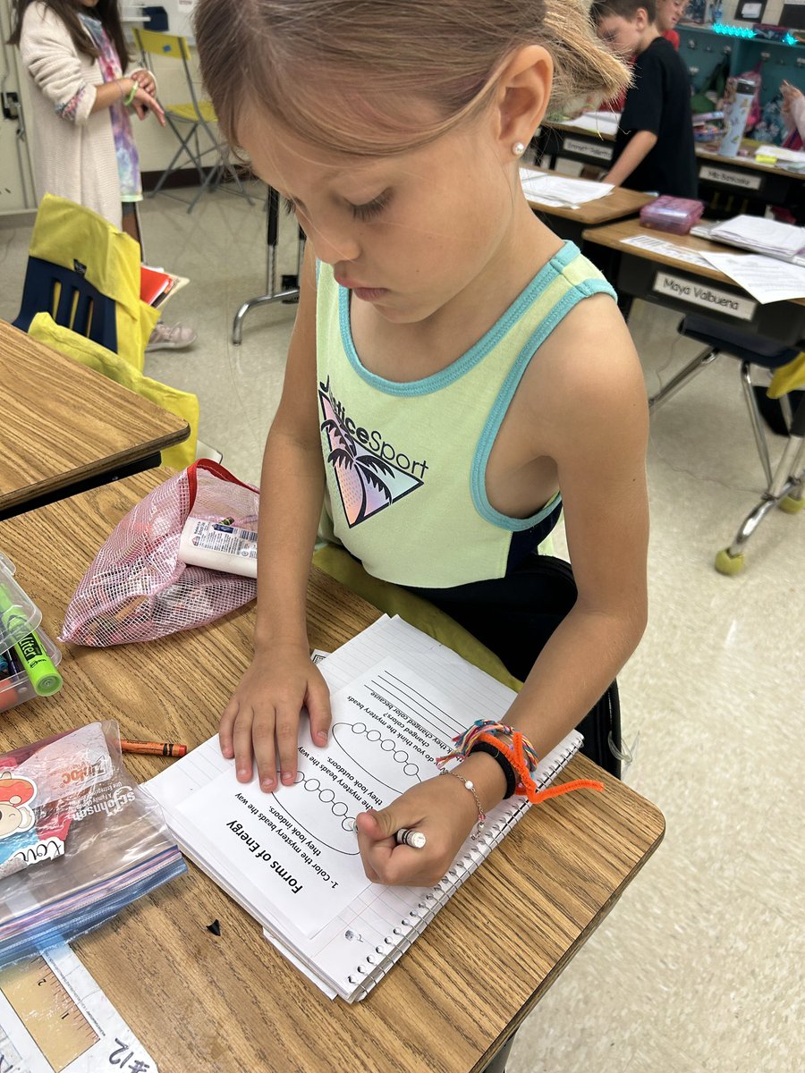 MrsTwar's tweet photo. Hands-on learning about light energy from the sun with some cool, color changing beads! So fun! ☀️ @collierschools @CollierScience @pmepelicans @stricg1 https://t.co/MGfJa34rZ8