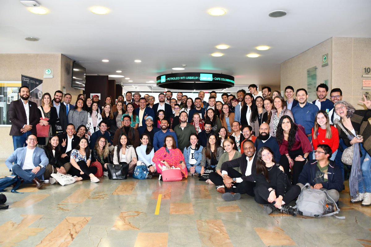 GobiernoUAndes's tweet photo. ¡Hoy tuvimos nuestro encuentro de egresados del programa @LideresXBogota! 
Fue muy emocionante reencontrarnos, conocer sus importantes logros, ver su crecimiento personal y cómo han representado de la mejor manera el nombre de #LxB.
¡Este será el primero de muchos encuentros más! https://t.co/974izd3qVx