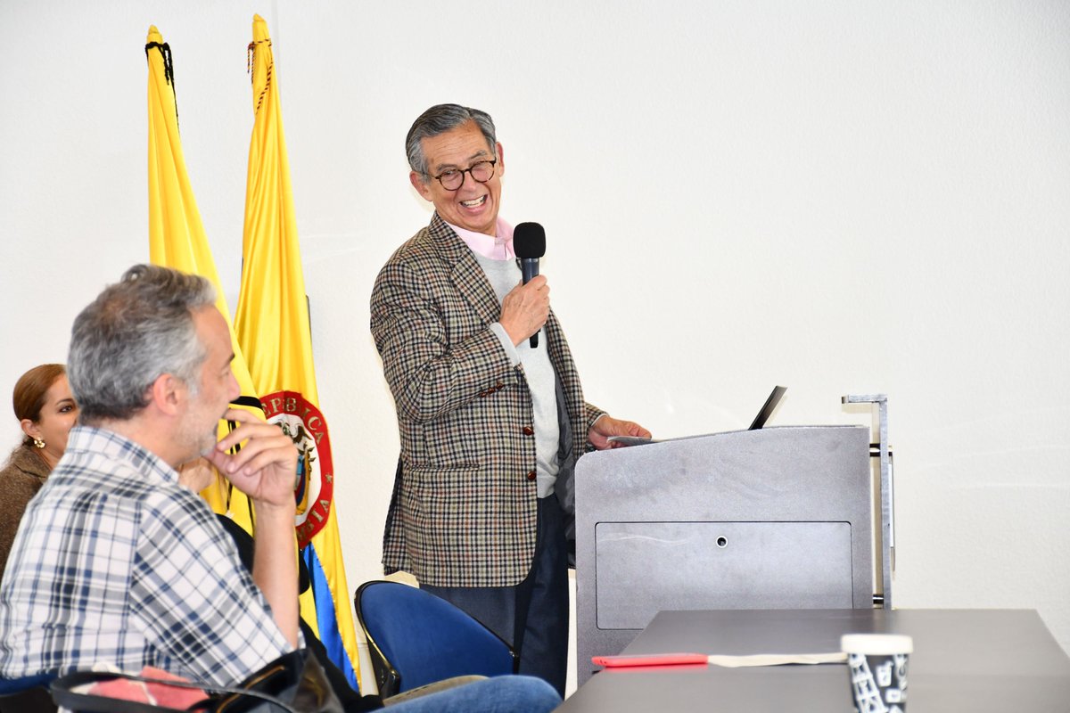 GobiernoUAndes's tweet photo. ¡Hoy tuvimos nuestro encuentro de egresados del programa @LideresXBogota! 
Fue muy emocionante reencontrarnos, conocer sus importantes logros, ver su crecimiento personal y cómo han representado de la mejor manera el nombre de #LxB.
¡Este será el primero de muchos encuentros más! https://t.co/974izd3qVx