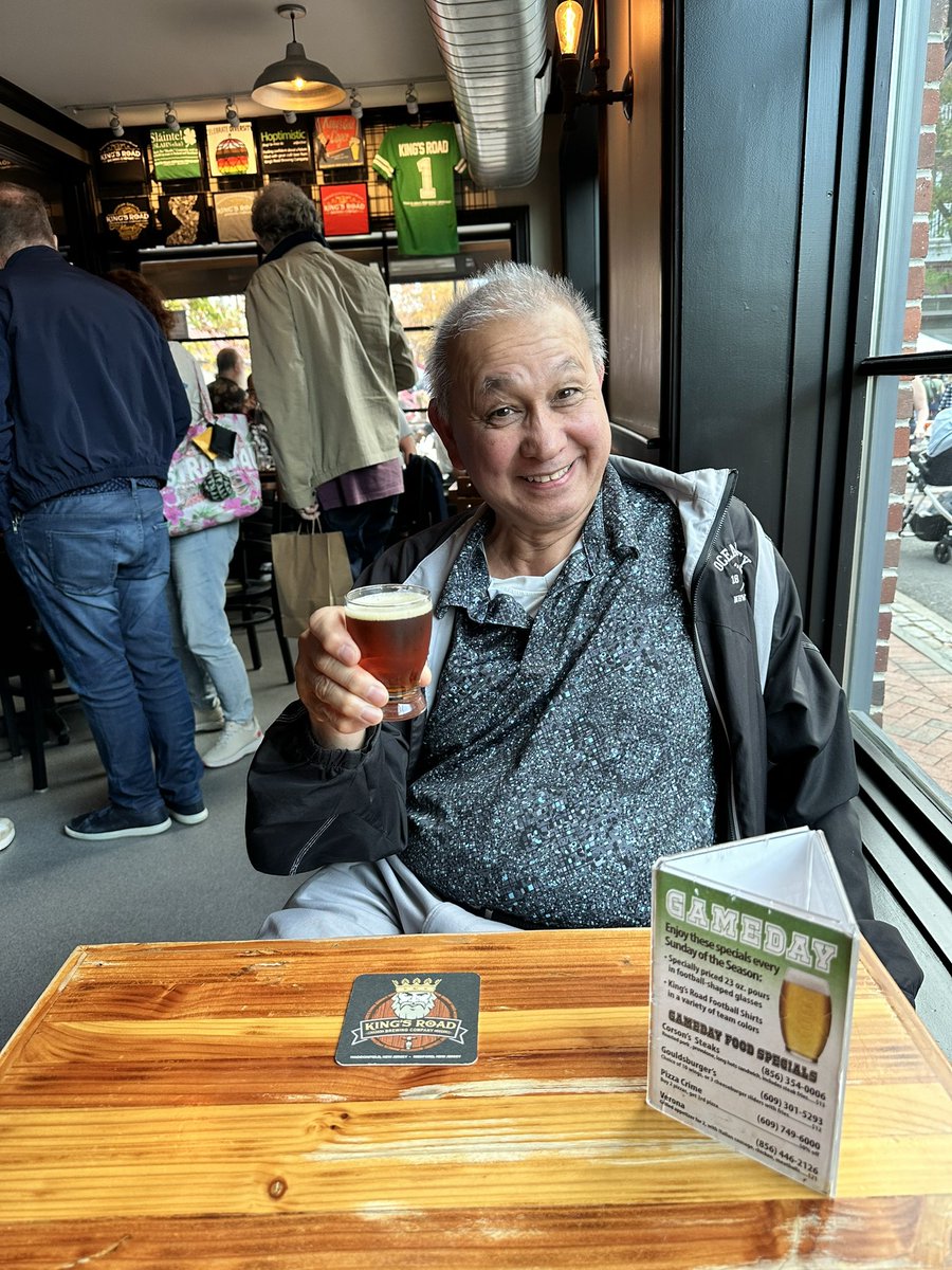 BlogPretzels's tweet photo. Hanging at King’s Road Brewery in Haddonfield! https://t.co/GkDlWk5yhi