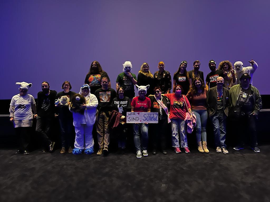 Krueminxler's tweet photo. Mit der SchleFaZ-Family-Bubble in Köln bei Olli und Peter. 😍
#SchleFaZ
#WirSindSchleFaZ
#Yeti
#YetiEvent
@VOXde
@kabeleins
@ProSiebenMAXX
@NITRO
@ARTEde
@ZDFneo
@PrimeVideoDE https://t.co/1DYDvEHRSP