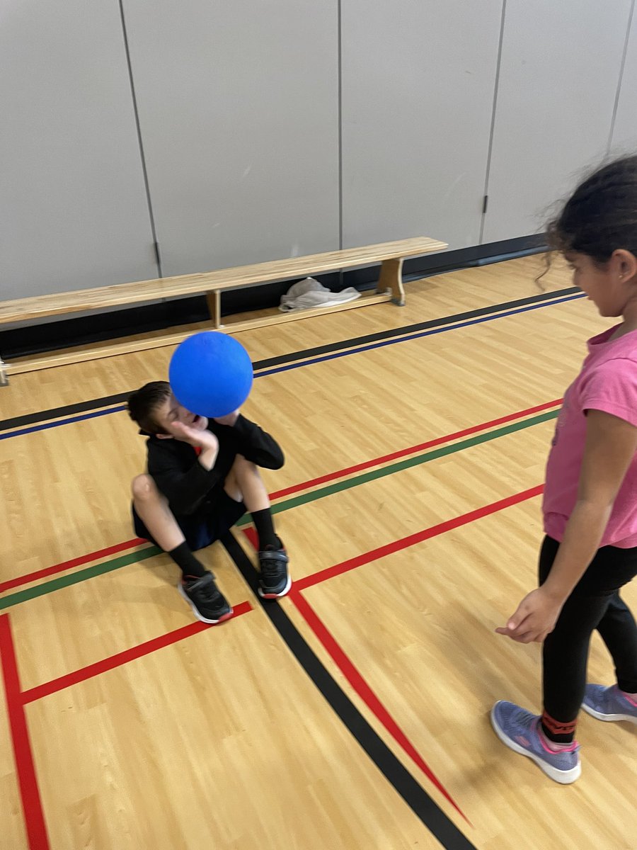 When these moments happen during our integrated gym classes, it warms my heart and reminds me why #integration is so important. #Inclusion #SpecialEducation #OwlCommunity #OCproud <a href="/oakwrdsb/">Oak Creek PS</a> <a href="/wrdsb/">Waterloo Region DSB</a> #WRDSB