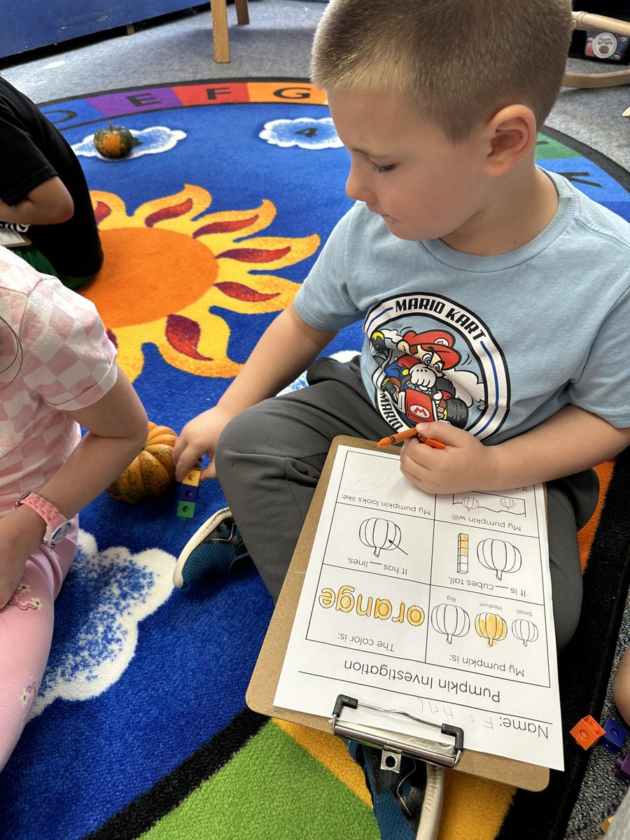 mrsroddykinder's tweet photo. Pumpkin exploration! 🎃 https://t.co/U3dHcJN53g