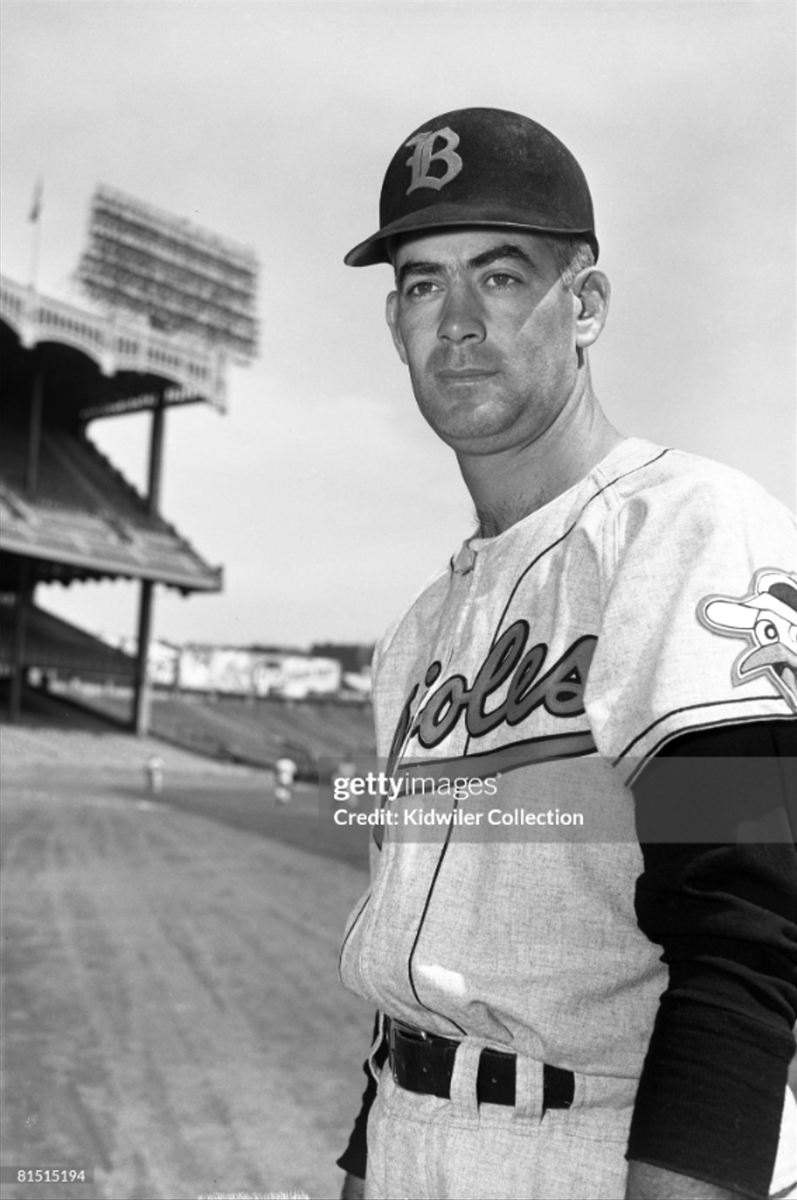 UTZAAKE's tweet image. #Orioles first #MLB team based at Scottsdale Stadium for spring training. saltriverstories.org/items/show/251 Featured on page 18 of #SInow 3/3/1958 issue. Anyone else notice fiberglass batting helmet with peculiar orange blackletter capital B? #PHXstories #flagstafffilms