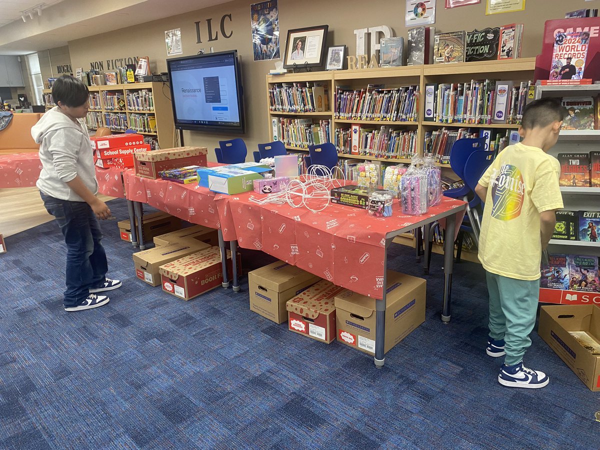 My Coding Club kids took a break today to help me set up for Book Fair! 🫶🏼 #PYP #PYPLibrarian #HCISDLibraries #Caring #CodingKids