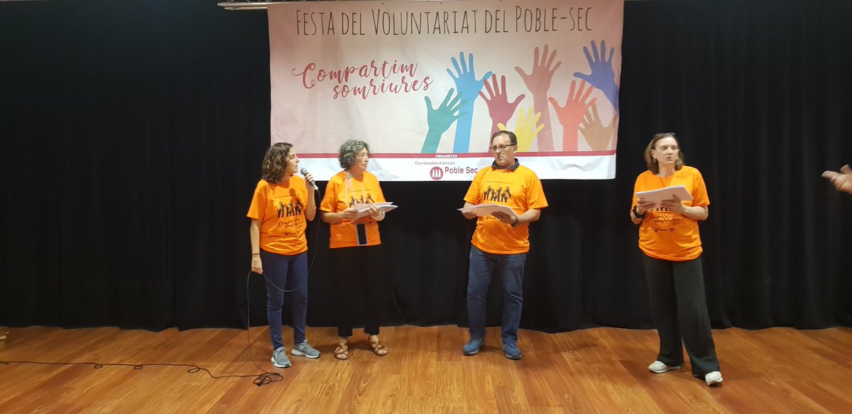 eudosioPSC's tweet photo. He representado a nuestra Regidora @rgileiroa y al Distrito @BCN_SantsMont, en la #FestadelVoluntariat organizada por @COMUNICAPS. Un merecidisimo homenaje a esas personas cuyo trabajo para la sociedad  no tiene precio. Un #Gracias #UnaSonrisa #UnGuiño #UnGesto
Sois enormes!! https://t.co/VBfis7UwGm