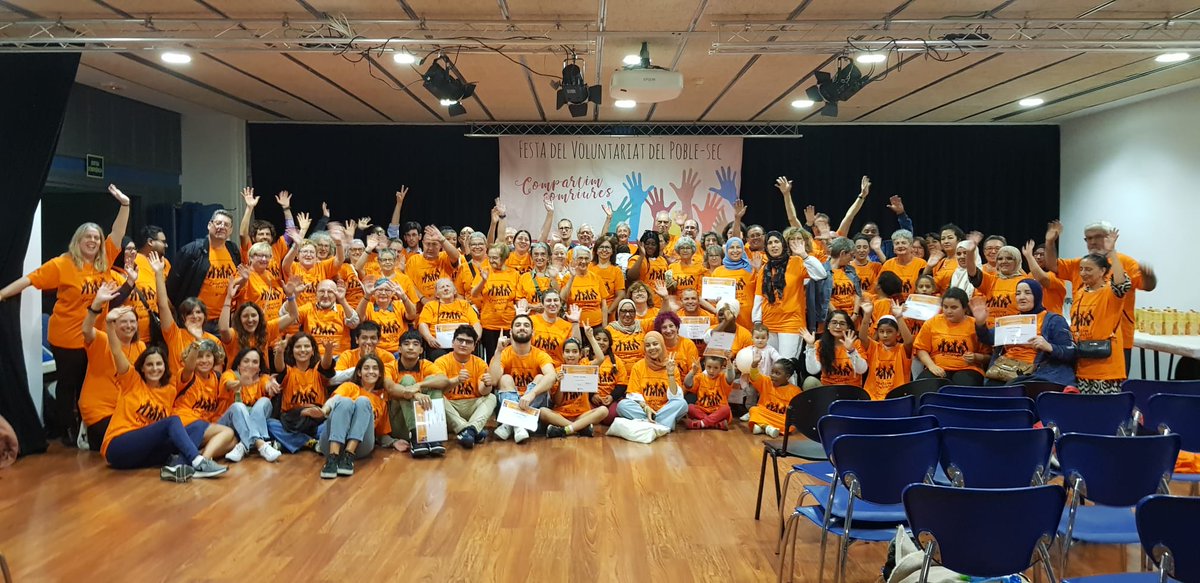 eudosioPSC's tweet photo. He representado a nuestra Regidora @rgileiroa y al Distrito @BCN_SantsMont, en la #FestadelVoluntariat organizada por @COMUNICAPS. Un merecidisimo homenaje a esas personas cuyo trabajo para la sociedad  no tiene precio. Un #Gracias #UnaSonrisa #UnGuiño #UnGesto
Sois enormes!! https://t.co/VBfis7UwGm