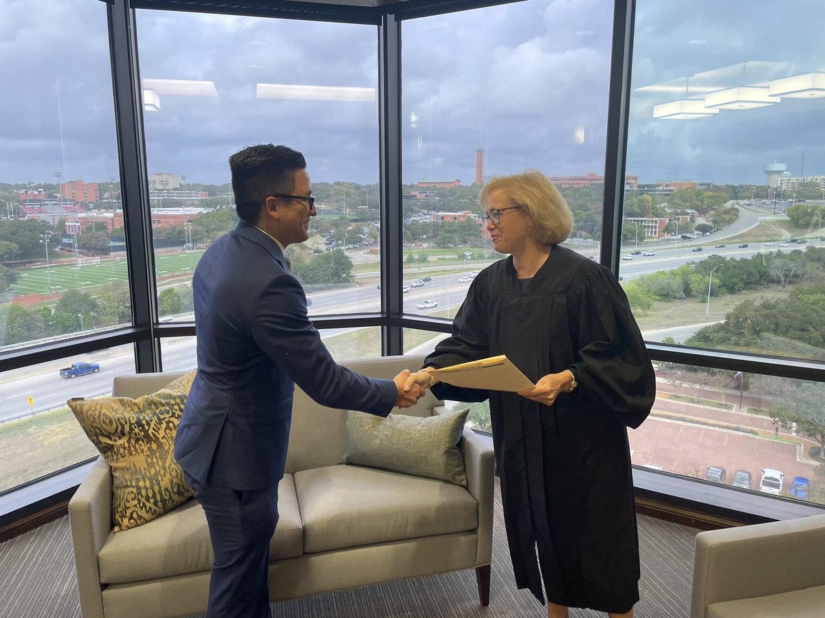 MarkEMacias's tweet photo. @Trinity_U @Langley_Banack Five years ago, I served as a mentor for then junior, Juan Luevanos, as part of Trinity University’s 1869 Scholar Program.  Today, I had the honor to ask Justice Cathy Stone to swear in Juan as the newest member of the State Bar of Texas. https://t.co/62pFt6ZbqC