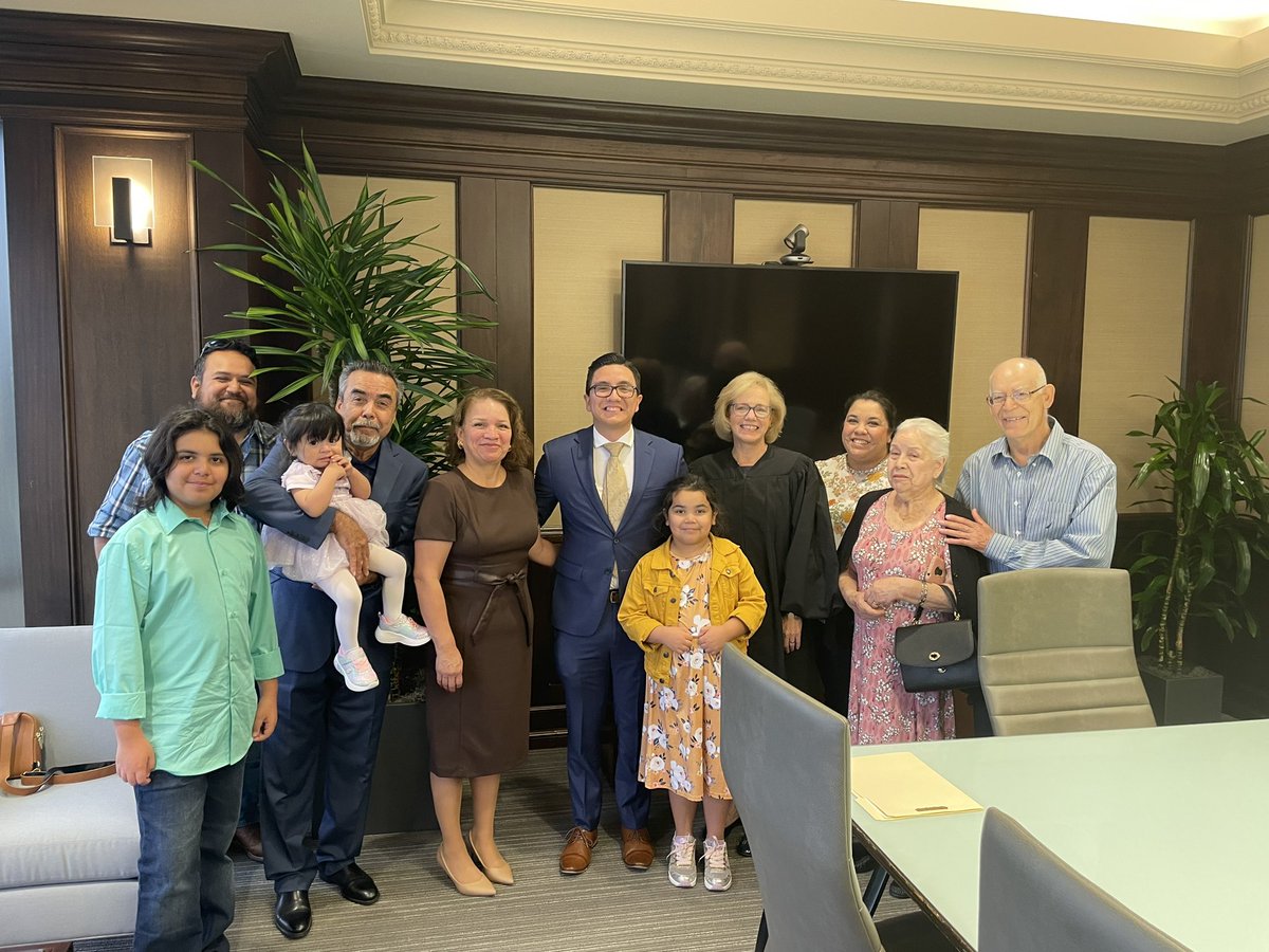 MarkEMacias's tweet photo. @Trinity_U @Langley_Banack Five years ago, I served as a mentor for then junior, Juan Luevanos, as part of Trinity University’s 1869 Scholar Program.  Today, I had the honor to ask Justice Cathy Stone to swear in Juan as the newest member of the State Bar of Texas. https://t.co/62pFt6ZbqC