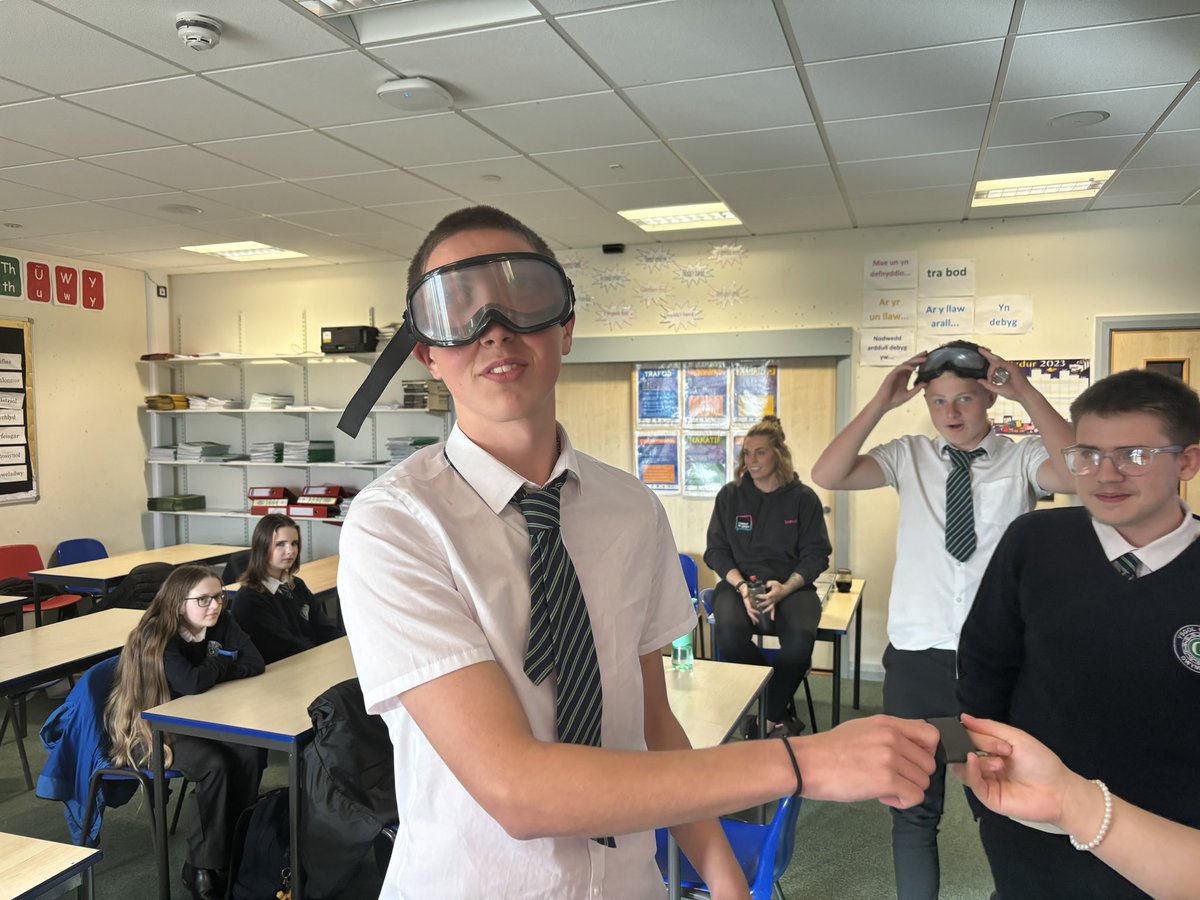 JPRTeacher's tweet photo. Dysgwyr 11 Rhymni wedi mwynhau dysgu am effeithiau alcohol!

Rhymni learners enjoyed learning about the effects of alcohol! 

#beergoggles https://t.co/qHpOou79og