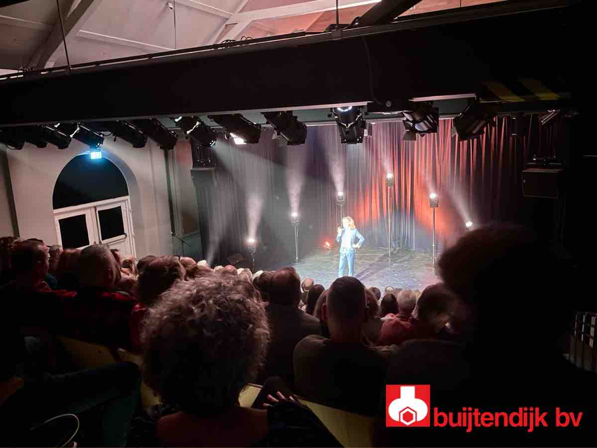 Buijtendijkbv's tweet image. Mensen, wat waren we uit! Naast al het serieuze werk was het nu tijd voor ontspanning. Na het Genieten van een warme maaltijd een bezoekje gebracht aan Theater de Kampanje waar we hebben genoten van de show van @teunvandenelzen. Jij nog iets leuks gedaan? #goedweekend!