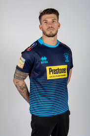 RespectTheRef_'s tweet photo. @chrisacdandb @loinersview Definitely,  reminds me of my almost favourite Wigan away kit, loved the colour scheme, bit the huge yellow sponsor box ruined it for me. The sponsor integration has fixed that issue https://t.co/zfKSJowJg1