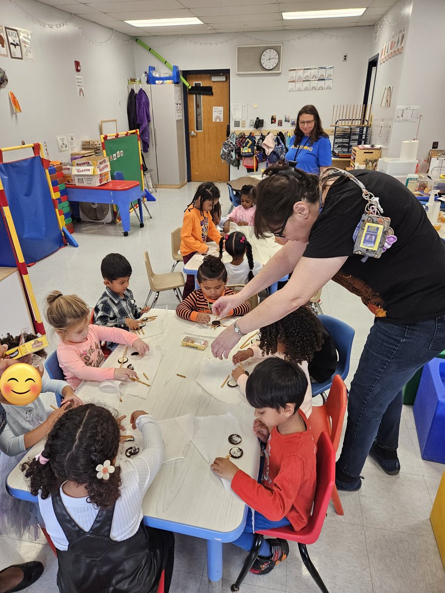 Mrs_Sigle's tweet image. We had soo much fun with our buddy class making spider cookies! @NBTECC #Halloween #BuddyClass #SpiderCookie