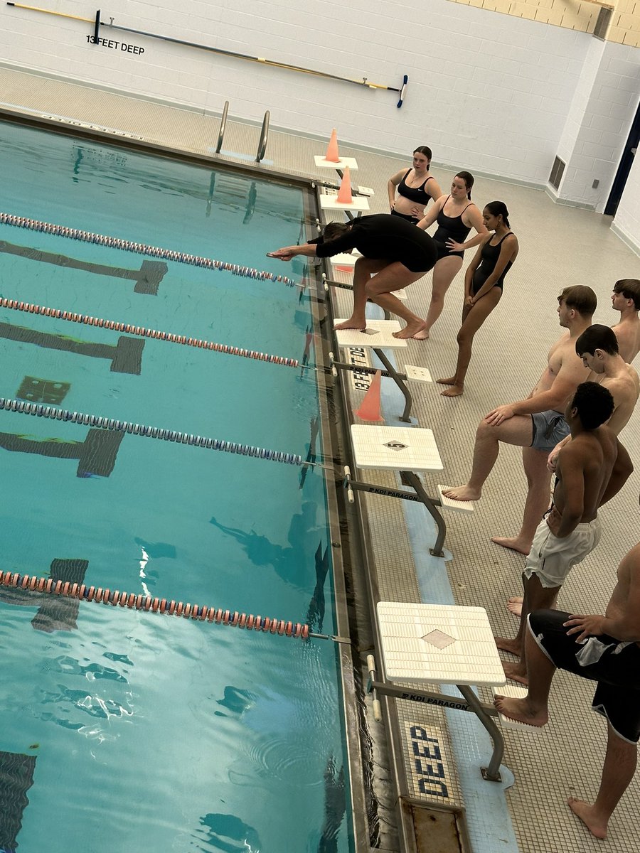ehackman's tweet photo. #ProvostPopUp in the #pool today at @SUNY_Orange ! Thank you, Dr. Stepp, and Exercise Science majors, for welcoming me to your class on teaching #diving today ๐โโ๏ธ๐ฆ #SOfun #SOactive https://t.co/KUhcEqnb8u