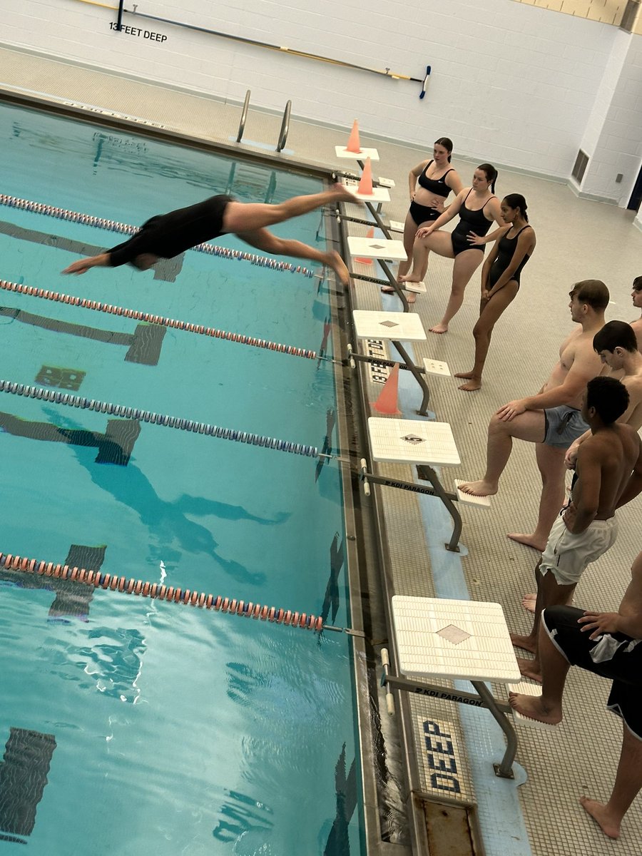 ehackman's tweet photo. #ProvostPopUp in the #pool today at @SUNY_Orange ! Thank you, Dr. Stepp, and Exercise Science majors, for welcoming me to your class on teaching #diving today ๐โโ๏ธ๐ฆ #SOfun #SOactive https://t.co/KUhcEqnb8u