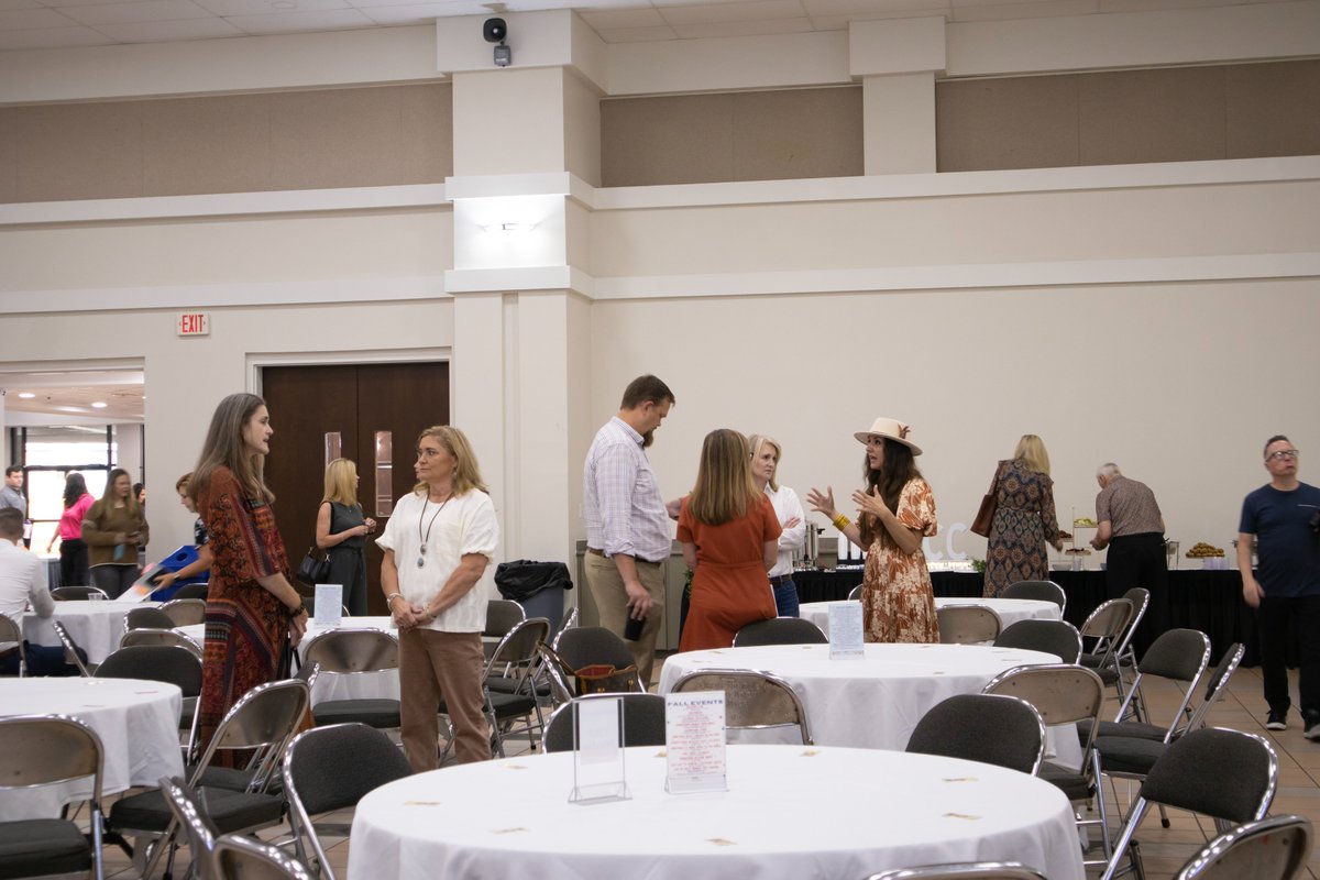 Yesterday's Next Level Breakfast was very inspiring and encouraging for our community. Sara McDaniel , the mind behind Simply Southern Cottage spoke about her journey to where she is now and why it is important to pour back into your own community!