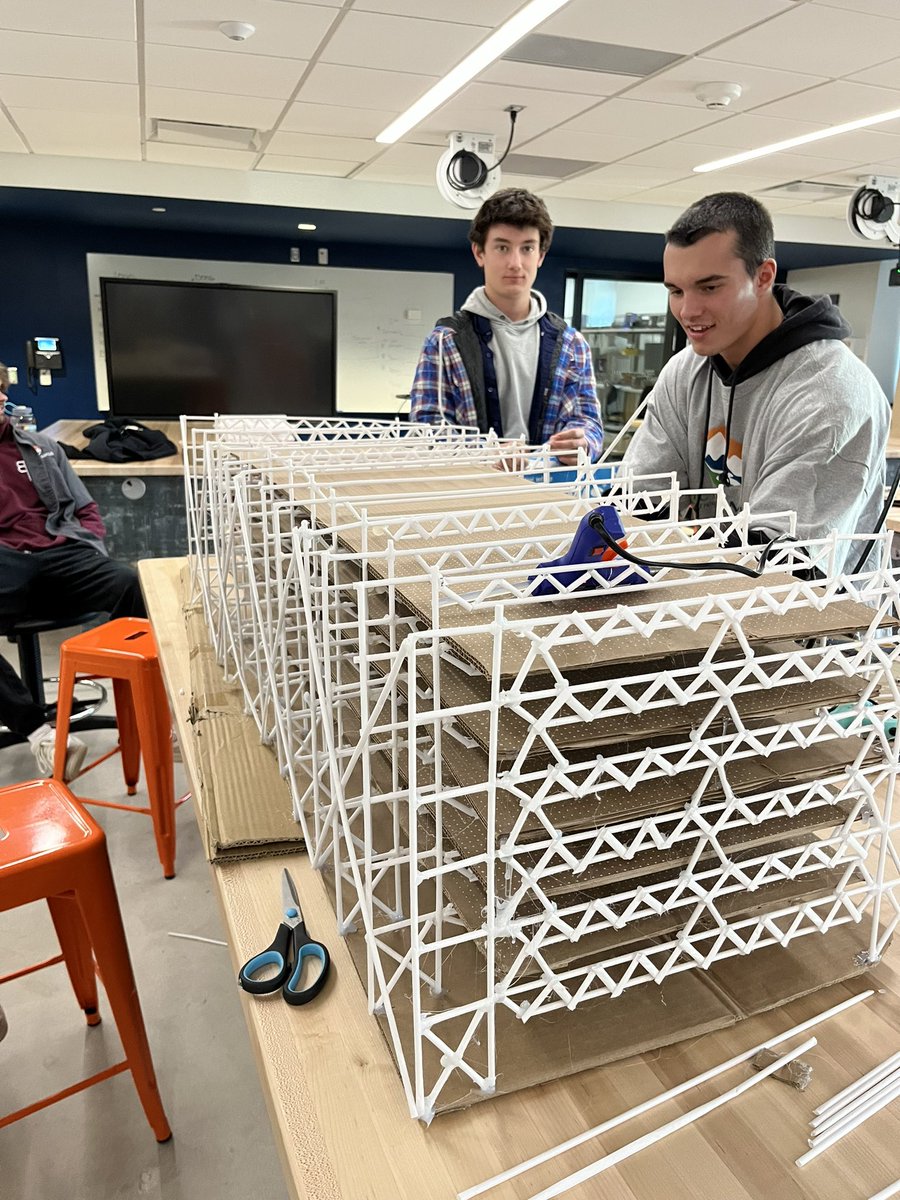 EPICCampusLPS's tweet photo. Conservation Ecology students studying alkaline and water hardness; and Construction Design students studying great design like the Pompidou in France and recreating the design collaboratively. #whew! #whataday #Fridaylearning #itsEPIC #learningneverstops #youbelonghere https://t.co/44Qxygbrst