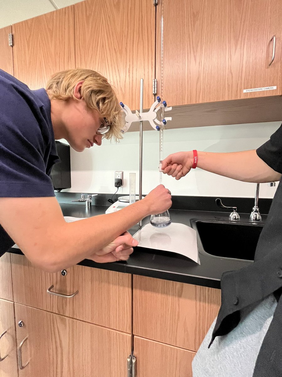 EPICCampusLPS's tweet photo. Conservation Ecology students studying alkaline and water hardness; and Construction Design students studying great design like the Pompidou in France and recreating the design collaboratively. #whew! #whataday #Fridaylearning #itsEPIC #learningneverstops #youbelonghere https://t.co/44Qxygbrst