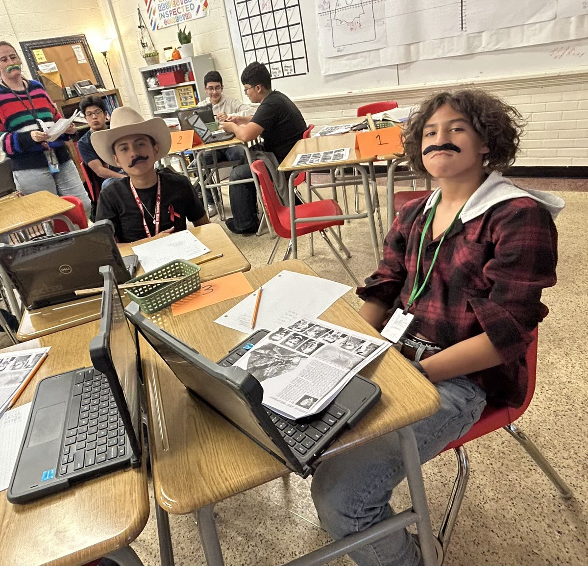 Lara00Susy's tweet image. Students analyzing facial trends using a Life Magazine Archive from 1939 and using the Quadratic Regression Equation to find the equation that BEST fits each trend. Answer the question correctly and you get your own 🥸
#honorsalgebraI
#OHSmath