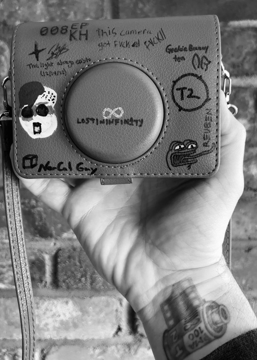 TrevorTraynor's tweet image. 009 of @ClickMintPass is coming next week &amp;amp; features a portrait of 1 of the past 8 artists ⁉️#clickmint009 👀