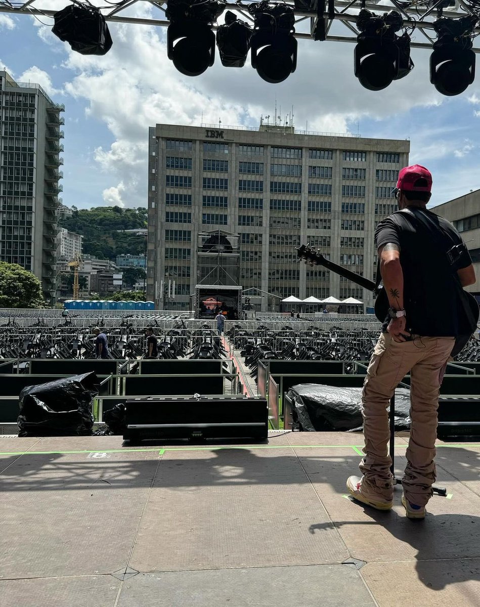 Luis Fonsi tweet media