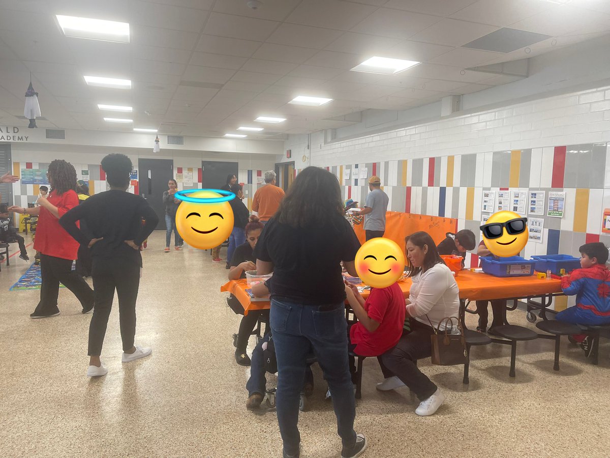 mamccorcle's tweet photo. Donald’s Math &amp; Science Fun Fest! Plus book giveaway! @dallasschools @DISDlibraries_ https://t.co/TWeAAaqSjD