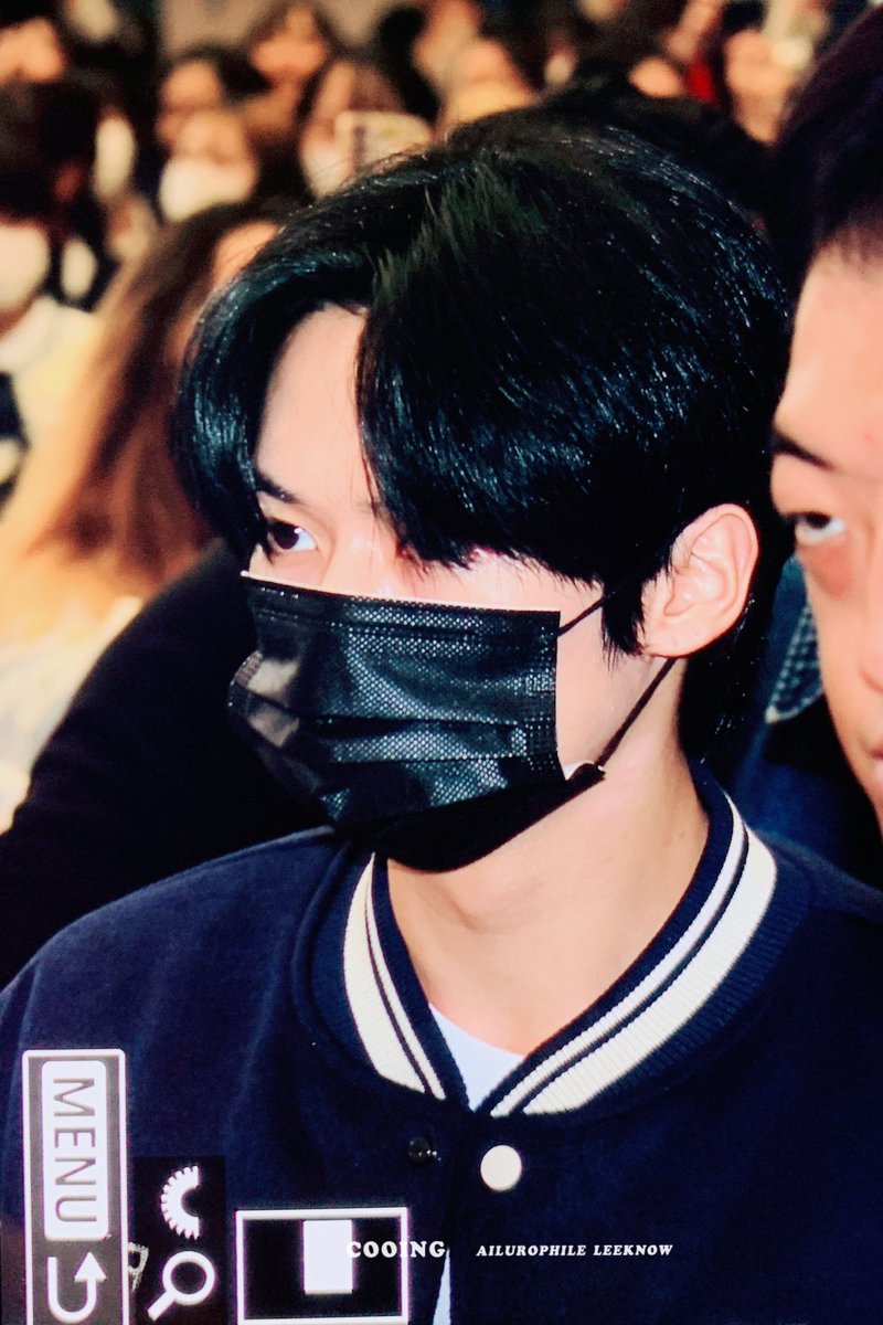 LeeKnowBrasil's tweet photo. #PREVIW 🐰 27.10.23

Fotos do #LEEKNOW no aeroporto, a caminho do show no Japão, em Tóquio, para a 5-STAR Dome Tour 2023.

#스트레이키즈 #리노 #LEEKNOW #StrayKids @Stray_Kids 🦋

Cr. cooing_leeknow https://t.co/A5PeRQBRqK