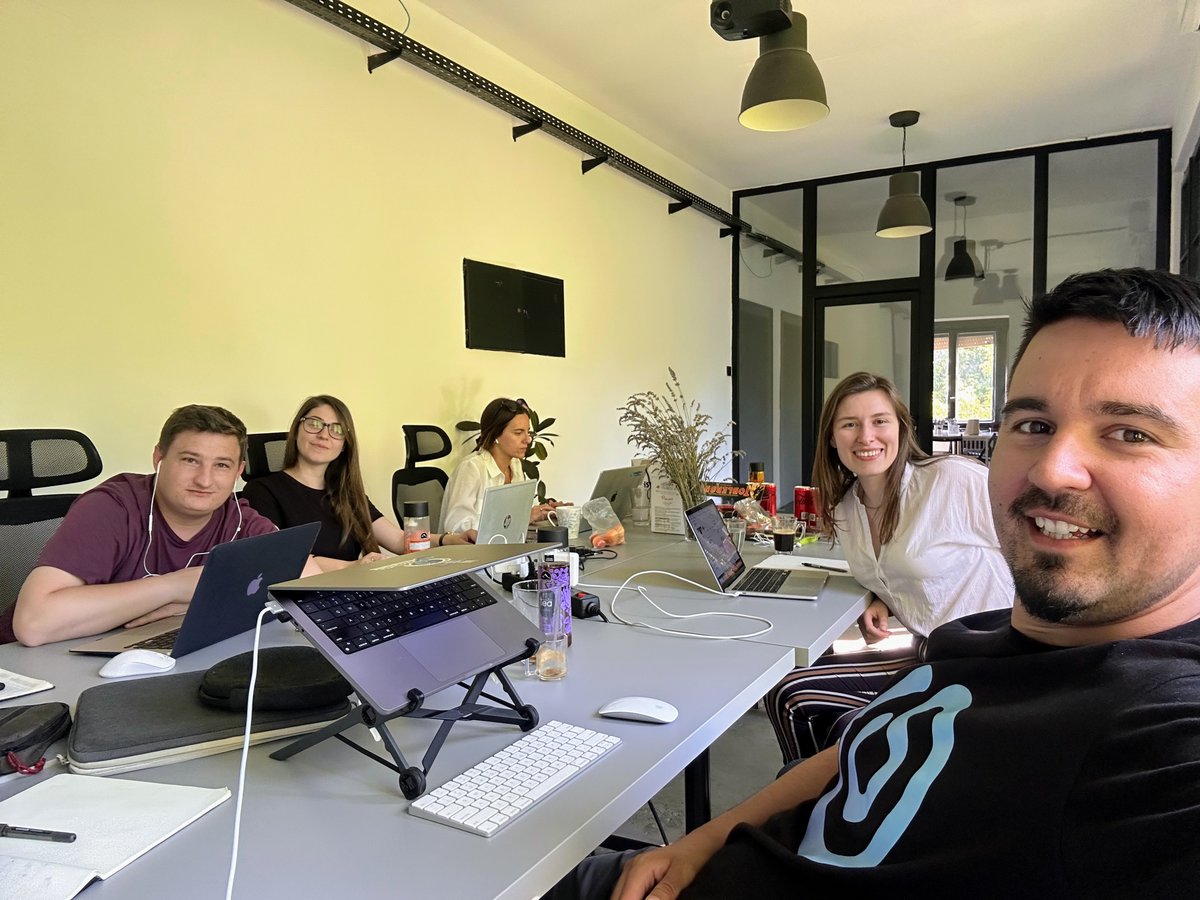 VedranRasic's tweet image. Remote work? Overrated.

Team hustling together? Underrated.

Happy Friday! 🙌

#summer2023