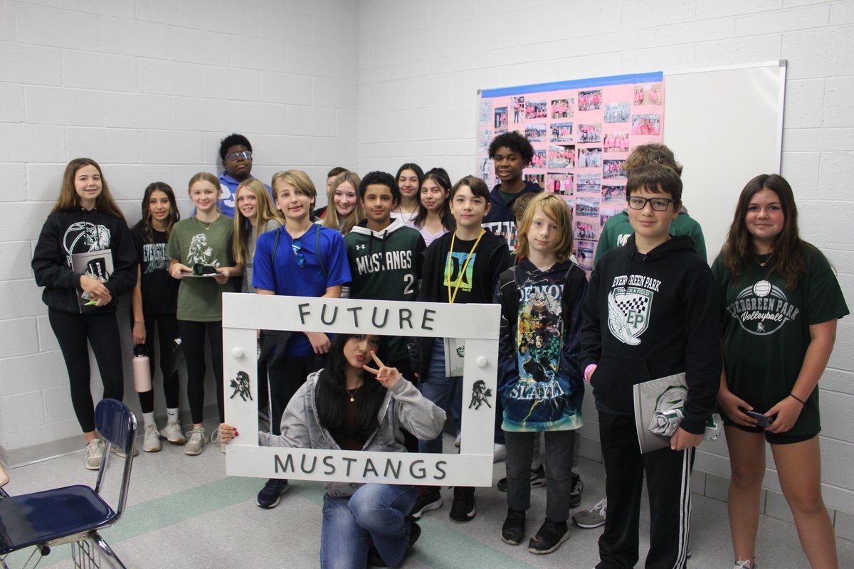 Epchs231's tweet photo. Another Shadow Day at EPCHS is in the books! A number of #FutureMustangs from across #EvergreenPark spent their Friday alongside current students to get a taste of what a day in high school is like.
#GoToEP https://t.co/aIutwkljuj