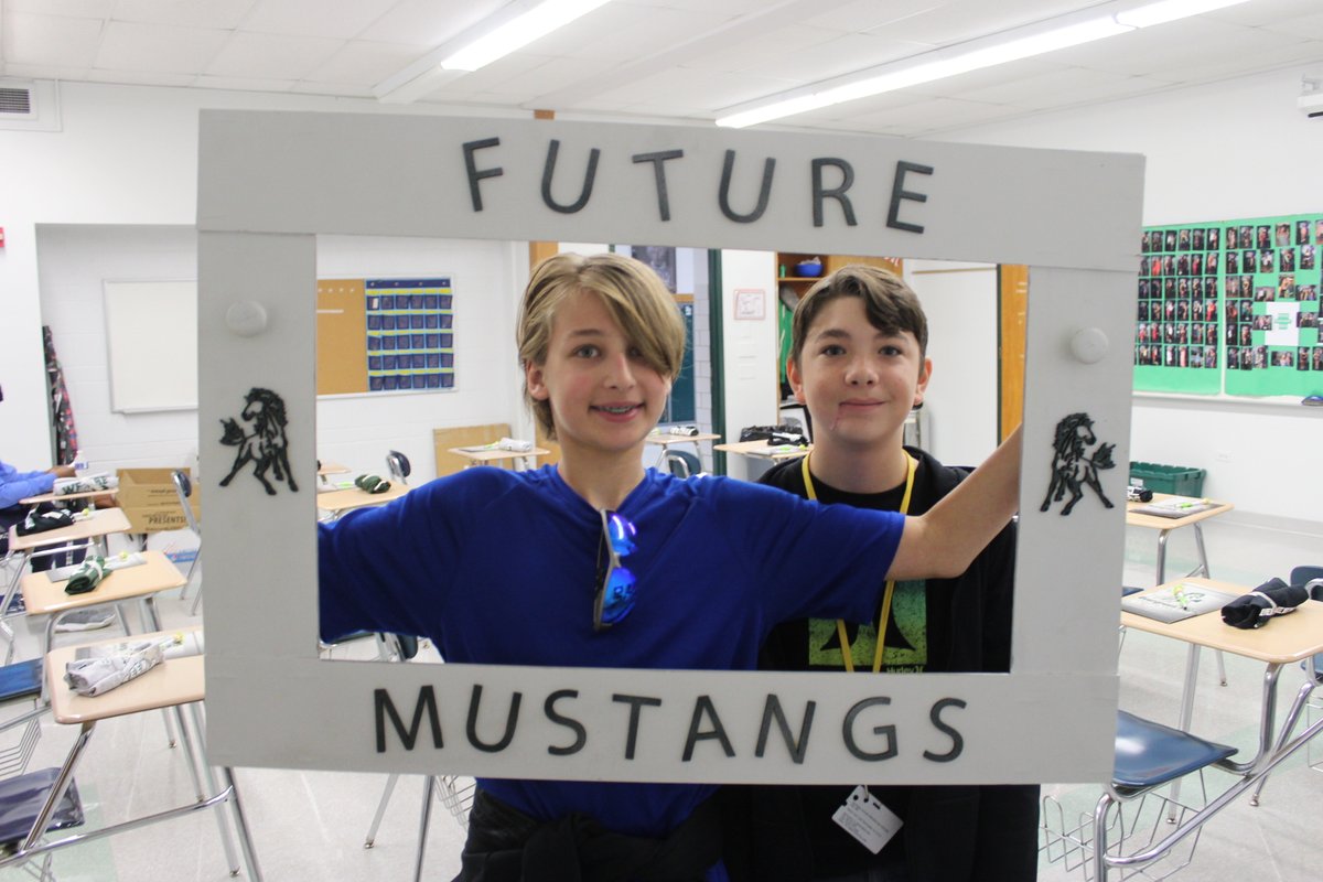 Epchs231's tweet photo. Another Shadow Day at EPCHS is in the books! A number of #FutureMustangs from across #EvergreenPark spent their Friday alongside current students to get a taste of what a day in high school is like.
#GoToEP https://t.co/aIutwkljuj