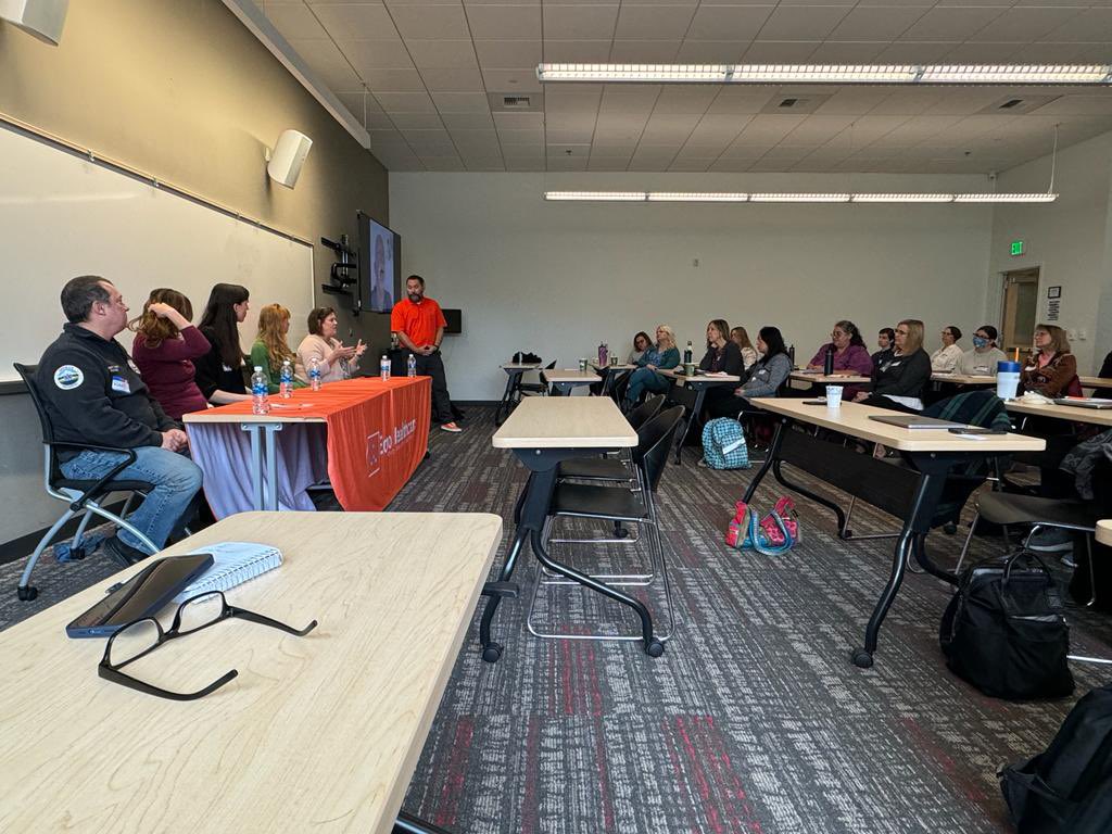 echosimulation's tweet image. Expert panel discussing best practices in #medicalsimulation. Thrilled with the turnout!