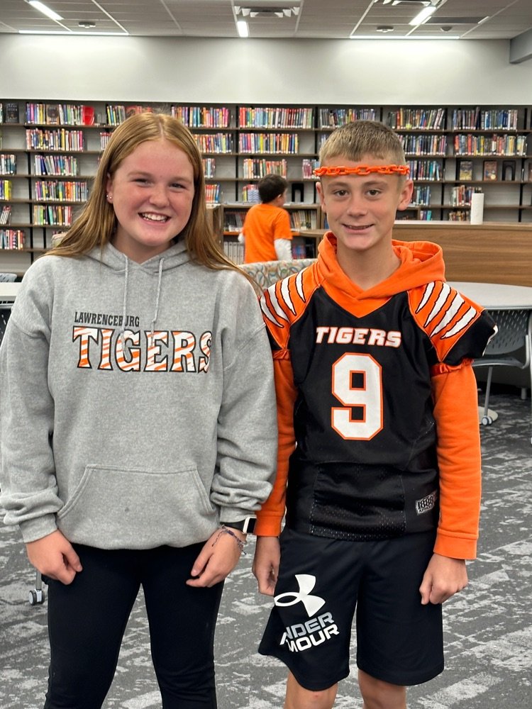 GreendaleLCSC's tweet photo. Red Ribbon Week!
Orange &amp; Black Day!   Be TIGER tough and don't do drugs!
#LawrenceburgLegacy #LburgHOPE #LburgUnity.  Go Tigers! https://t.co/vh7lFsl06w