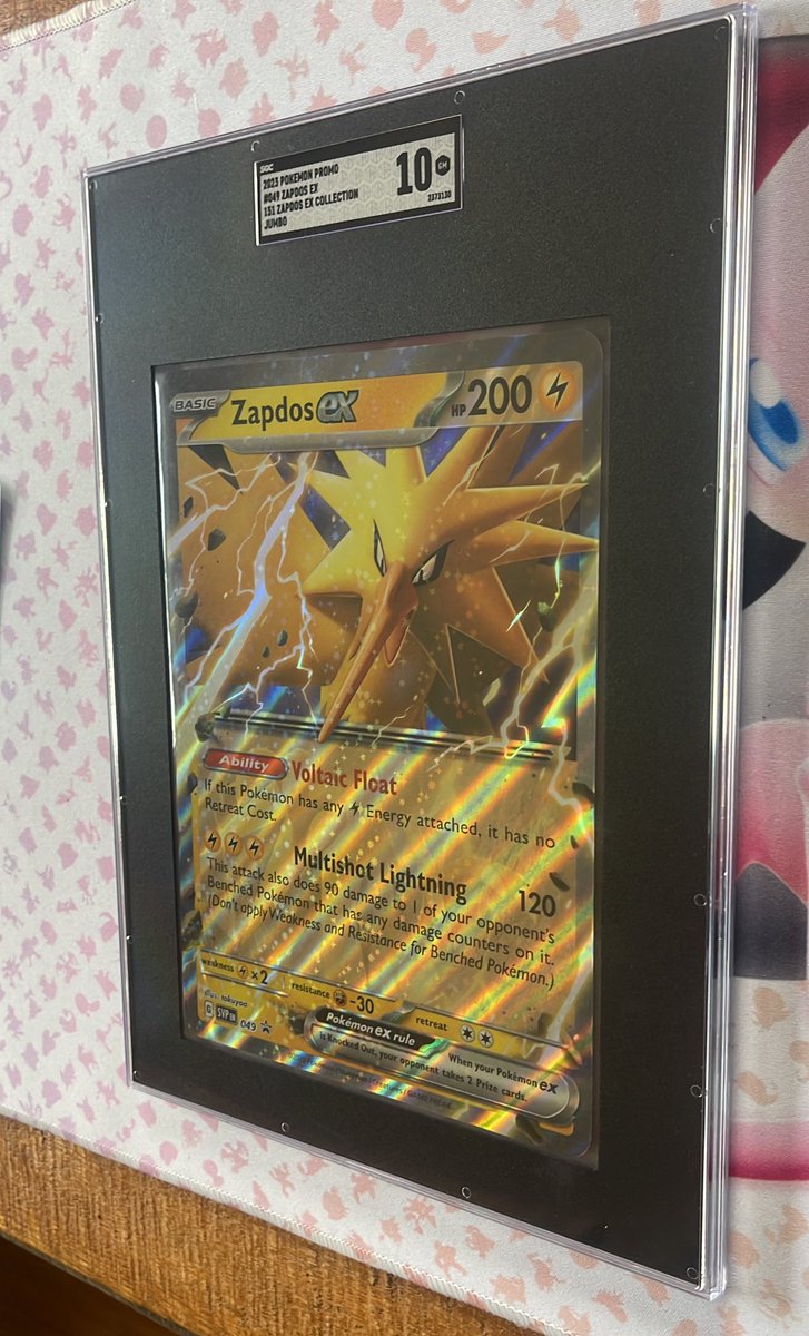 It has arrived. @sgcgradingtcg has the best slabs!
#gemmint10 #jumbocard #zapdos