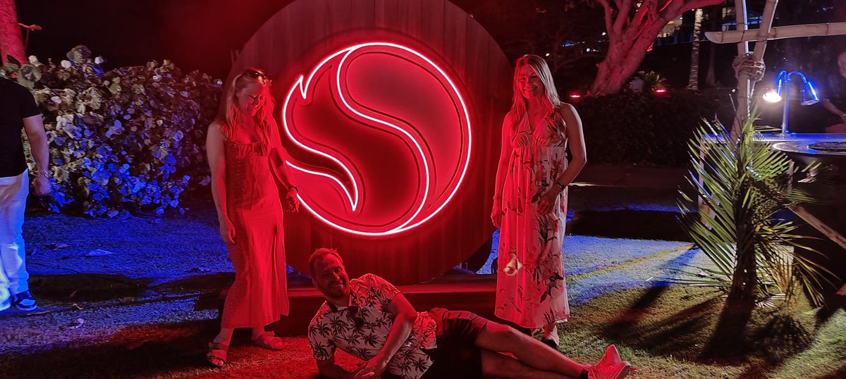 Very successful week at #SnapdragonSummit <a href="/Snapdragon/">Snapdragon</a> #client <a href="/Allisonww_/">Allison</a>