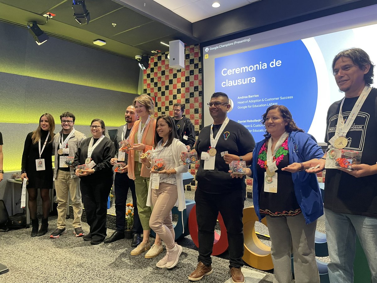 Lizandro Morales (@profelimo) on Twitter photo Un día fuera de lo común, disfrutando del compañerismo y la buena actitud 😉🙌🏻 
#GoogleChampions Un día fuera de lo común, disfrutando del compañerismo y la buena actitud 😉🙌🏻 
#GoogleChampions