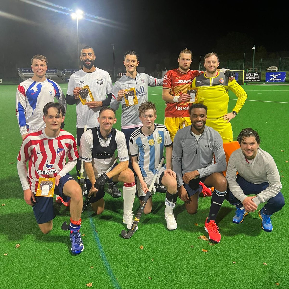 Thanks to <a href="/BillyTongUK/">BillyTong</a> for helping our first teams with delicious protein-packed recovery snacks

Billytong is also available in a range of flavours in the SHC clubhouse 😋

#SHC  •  surbitonhc.com