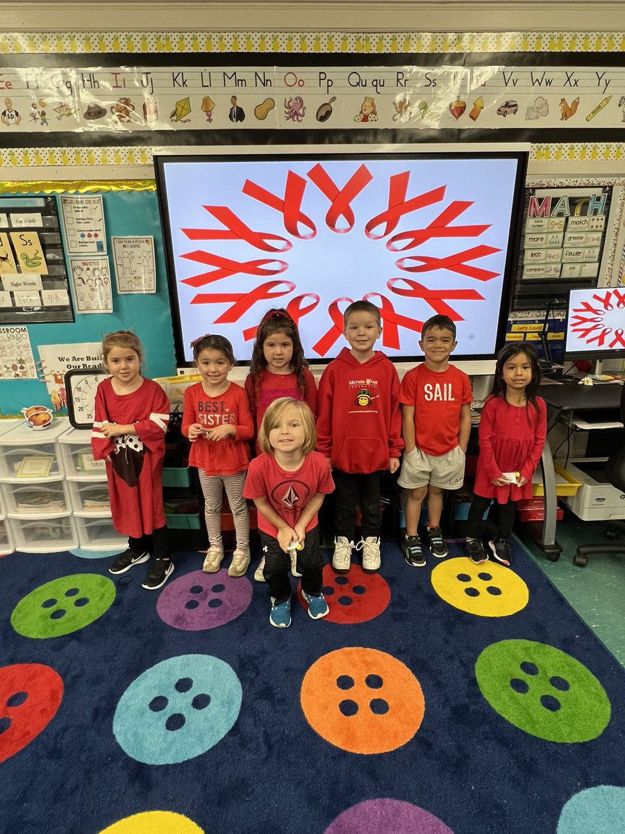 MrsDriscoll_'s tweet photo. ♥️♥️���️Wearing our red to end Red Ribbon week! ♥️♥️♥️ https://t.co/aDPi5l25MN
