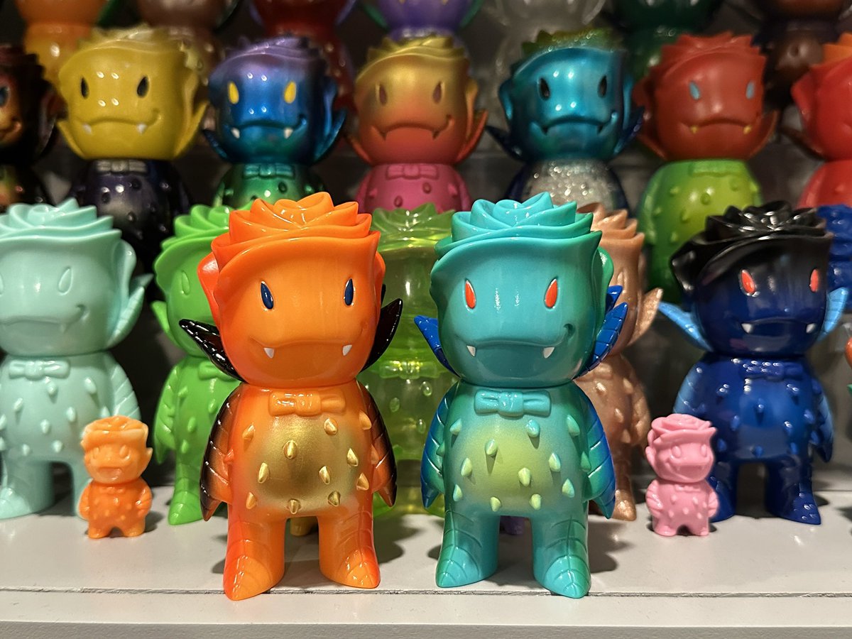 TheBlotSays's tweet photo. My NYCC 2023 Exclusive Autumn Blossom Rose Vampire arrived! Love this Halloween inspired colorway.
Cannot believe we’ve gotten 2 RV releases in one year! What’s next @Super7store? Maybe a Halloween Kids ReAction figure?
#Super7 #RoseVampire #sofubi #sofvi https://t.co/R4rLD4Jw57