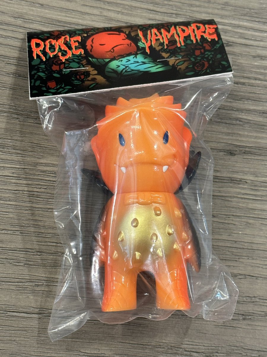 TheBlotSays's tweet photo. My NYCC 2023 Exclusive Autumn Blossom Rose Vampire arrived! Love this Halloween inspired colorway.
Cannot believe we’ve gotten 2 RV releases in one year! What’s next @Super7store? Maybe a Halloween Kids ReAction figure?
#Super7 #RoseVampire #sofubi #sofvi https://t.co/R4rLD4Jw57